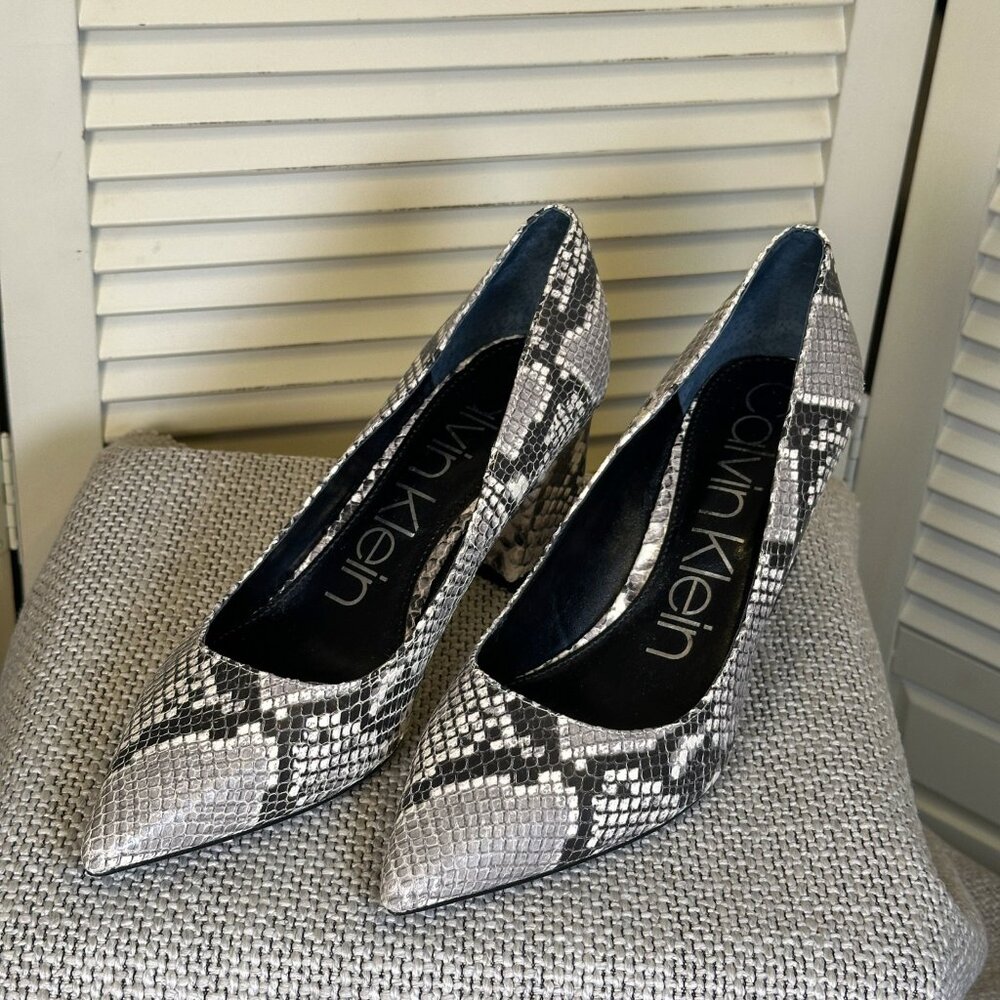 Calvin Klein Faux Snakeskin Pointed Toe‎ Pumps • Size 9.5 • Statement Heels